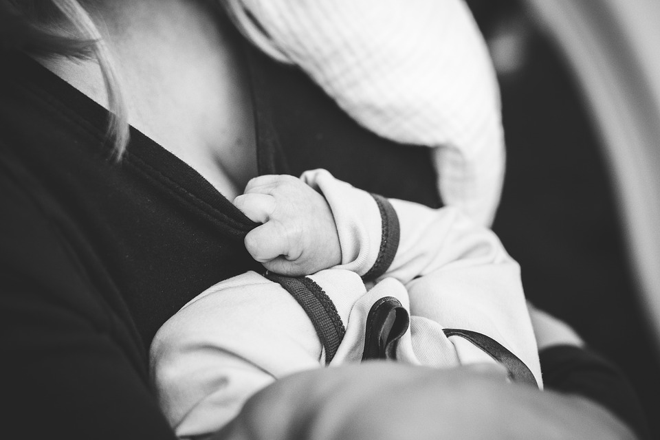 Le coussin d’allaitement, utile pour la maman et son bébé