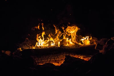 Le brasero pour un été comme à la campagne autour du feu