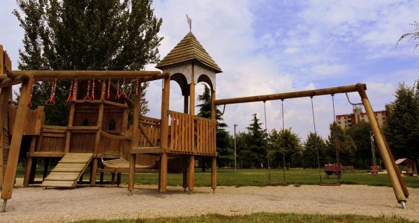 La balançoire en bois, un bien meilleur équipement pour une qualité de divertissement