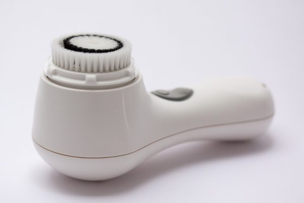 La brosse nettoyante, pour un excellent nettoyage de votre peau